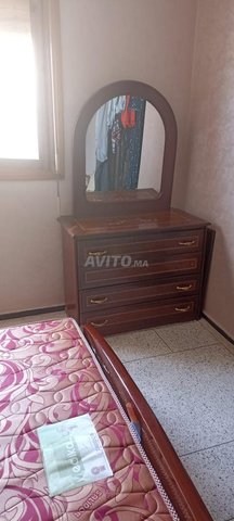 غرفة نوم كاملة مع كامل التجهيزات بحالة جيدة