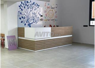 Bureau réception avec chaise en promo