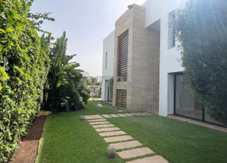 Villa luxueuse à louer ac piscine green town