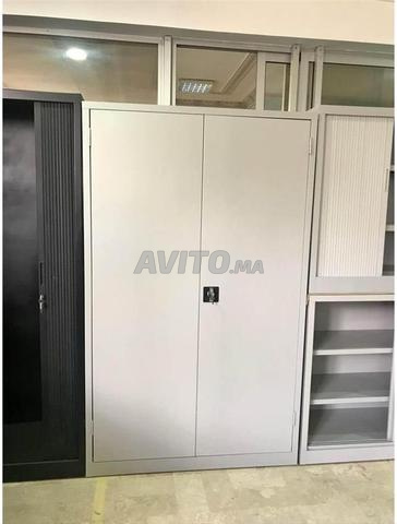 bureau et armoire métallique vestaire et clapet  