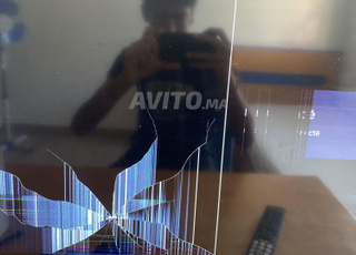 Télé avec écran cassé mais fonctionnelle à vendre