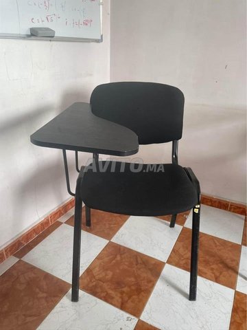 Chaise avec écritoire pour centre de formation