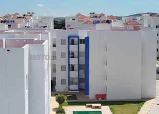 شقة مع مسبح وحديقة وموقف للسيارات 