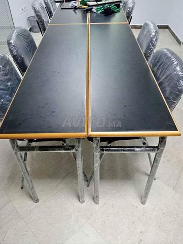 un table scolaire avec chaise iso