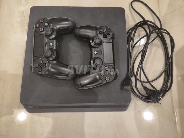 ps4 slim 1000go avec 2 manettes 
