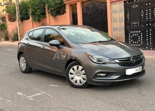 OPEL ASTRA 10-2019 manuelle à Marrakech