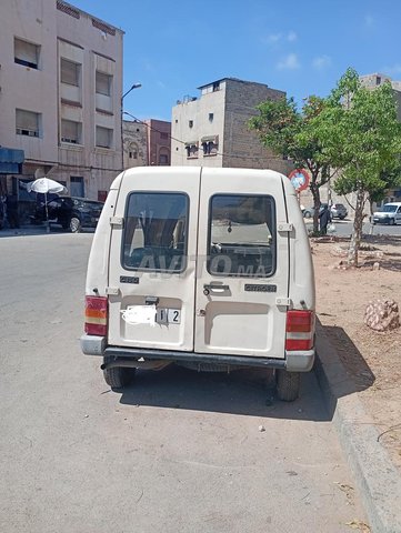 طوموبيل ديال الخدمة كاسبها من 2005