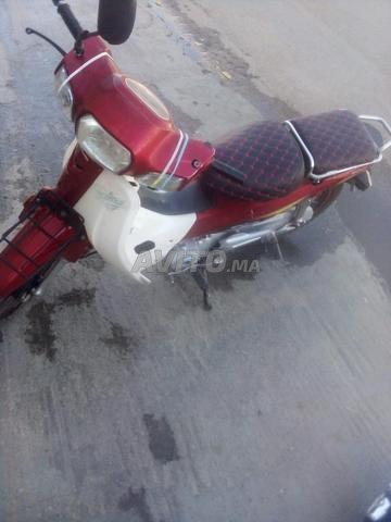 Moto highland 2018 machine 13 tres bonne état