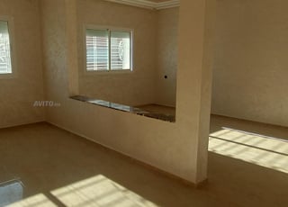 très belle Appartement à vendre à route ain chkef 