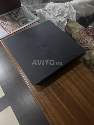 PS4 slim très bon état avec manette ps4 sans fil - 2