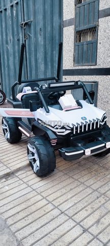 VOITURE ÉLECTRIQUE JEOP 4x4 POUR ENFANTS