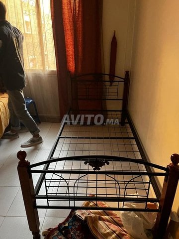 2 lits fer forgé et 2 matelas