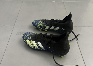 Crampons Adidas Predator Freak .3 FG 