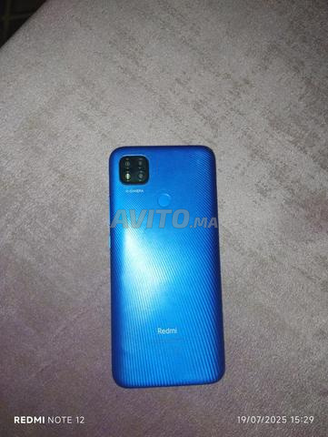 هاتف ريدمي جيد في حالة حيدة و تمن قابل للتبديل