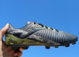 حذاء رياضي للبيع 