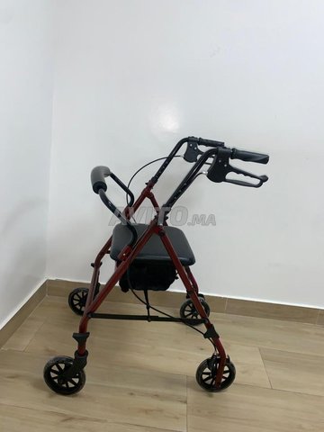 Rolator 4 roues / Déambulateur 4 roues 
