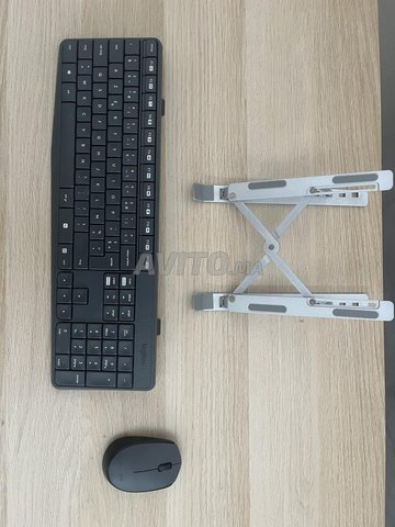 clavier et souris sans fil et support pc