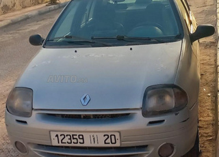 clio 2 classic essence  2001 8ch prix 35000