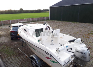  قارب سياحي بطول 5 أمتار بمحرك Honda للبيع 