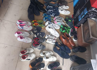 poussette et des chaussures très Bon Etat 