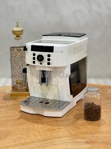 MACHINE À CAFÉ ET LAIT DELONGHI AUTOMATIQUE 