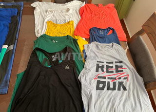 Lot de vêtements LesMills, rebook et autres