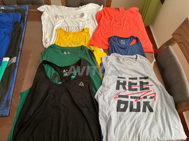 Lot de vêtements LesMills, rebook et autres