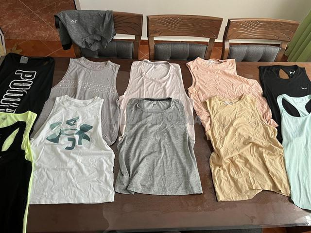 Lot de vêtements LesMills, rebook et autres - 2