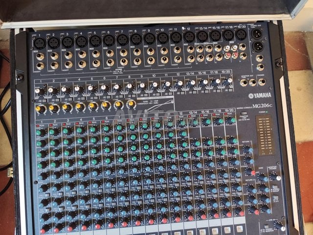 🎛️ Yamaha MG206C Table de mixage 20 canaux 6 bus