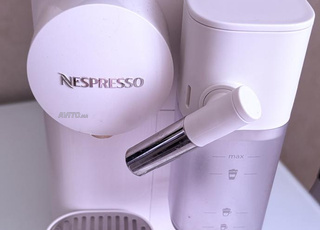 machine a café Nespresso Lattissima 