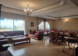 شقة HS 3 غرف 3 صالون فناء كبير 240 متر مربع للبيع في 2 مارس