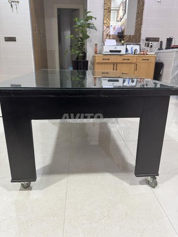 Table basse moderne en verre et métal