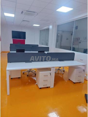 DES BUREAUX  MULTIPOSTES SUR MÉTALLIQUE EN BOIS   