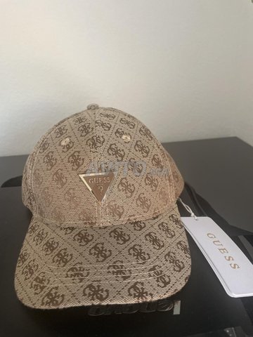 Casquette Guess originale, neuve avec étiquette.