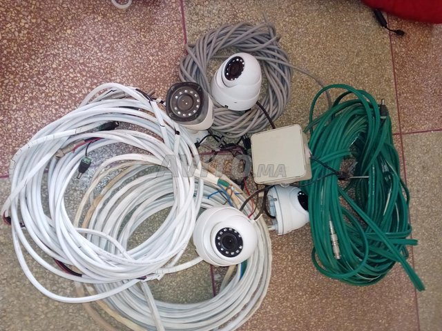 4 caméras avec tout le câblage  