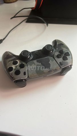 PS4 slim 1000gb avec 2 manette