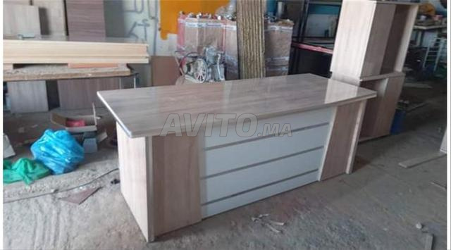 des bureaux avec caisson et retour Offre Spéciale