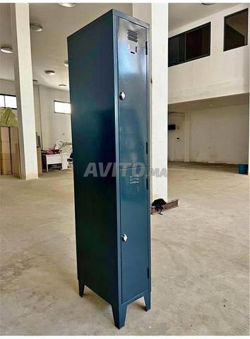 Les Vestiaires Un Porte Metallique Dee Tétouann - 2