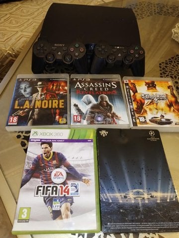 PlayStation 3 Slim flashée  2 manettes originales