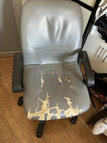 Chaise de bureau très confortable et robuste.