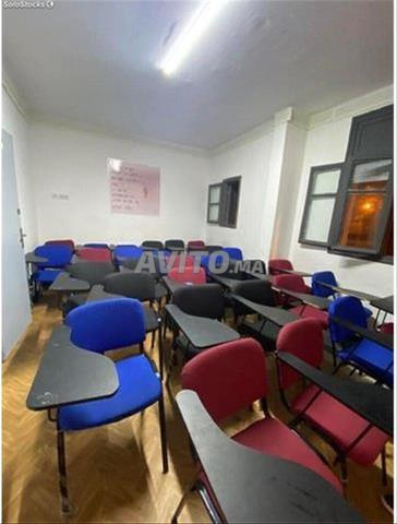 chaise iso avec écritoire/confortablee