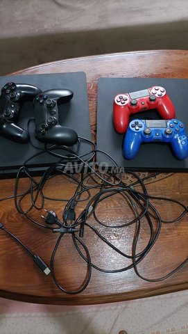ps4 slim plus manettes 