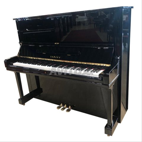piano YAMAHA U3