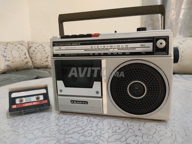 Vintage Boombox Sanyo M2402-4F (1980)