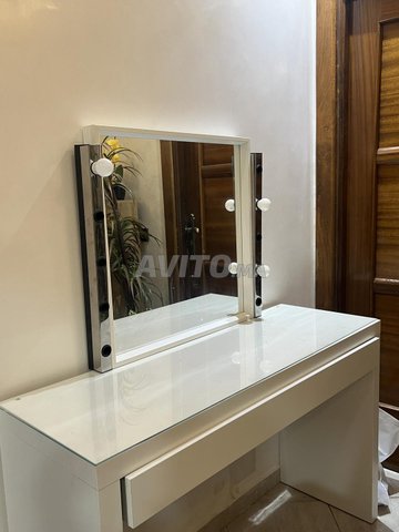 Coiffeuse avec miroir lumineux 