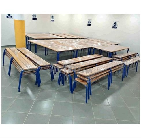chaises et table تمن المصنع 