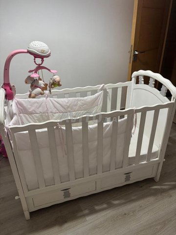 lit bébé en tres bon etat