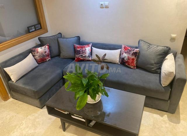 Canapé en L avec table noire – Très bon état - 2