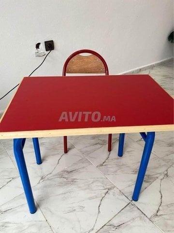 mobilier scolaire les chaise avec les table