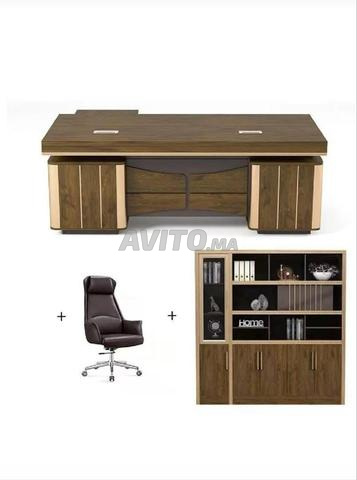 🪑 مكاتب وكراسي مريحة كتزيد الإنتاجية وتنظم الخدمة